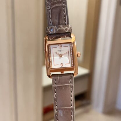 Hermes Square Dial Elegant Watch - Image 3