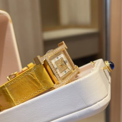 Hermes Square Dial Elegant Watch - Image 3