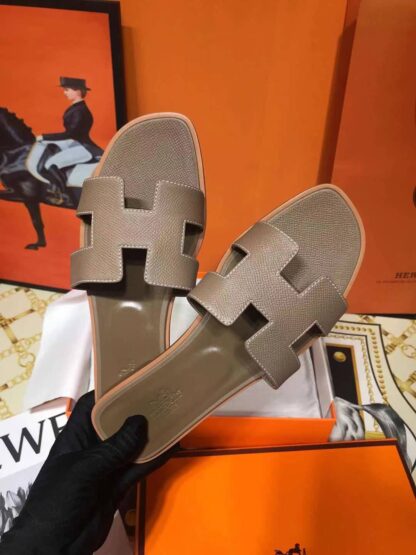 Hermès Grey Apricot Palm Pattern Cowhide Handmade Slippers - Image 3