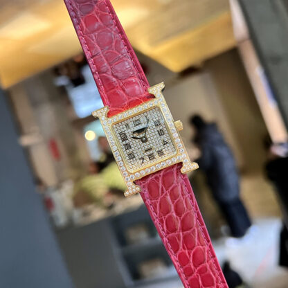 Hermes Starry Square Dial Exquisite Watch - Image 3
