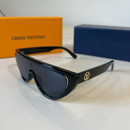 LOUIS VUITTON Fashion Sunglasses - Image 4