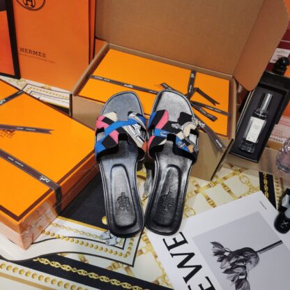 Hermès cowhide pure handmade contrast color slippers - Image 3