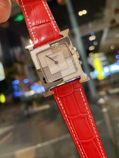Hermes stylish and elegant diamond watch - Image 3