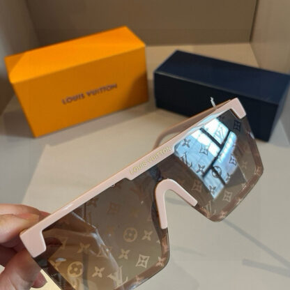 LOUIS VUITTON Fashion Sunglasses - Image 4