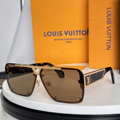 LOUIS VUITTON Fashion Sunglasses - Image 4