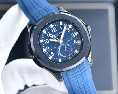 Patek Philippe Aquanaut Traveler's watch with complications - Image 3