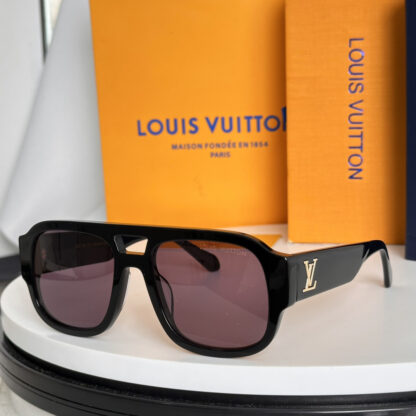 LOUIS VUITTON Fashion Sunglasses - Image 4
