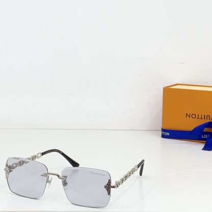 LOUIS VUITTON Fashion Sunglasses - Image 4