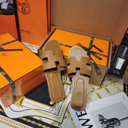 Hermès Palm Pattern Cowhide Brown Handmade Slippers - Image 3