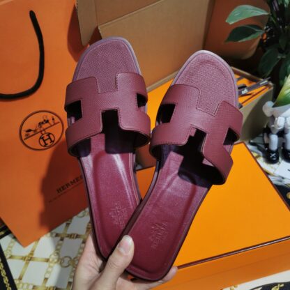 Hermès dark red palm print cowhide handmade slippers - Image 3