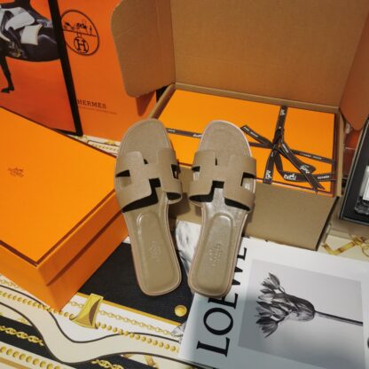 Hermès Pewter Grey Palm Pattern Cowhide Handmade Slippers - Image 3