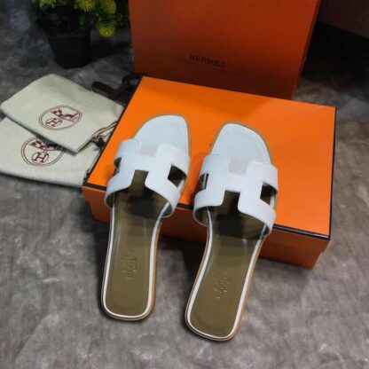 Hermès palm print white leather handmade slippers - Image 3