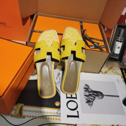 Hermès yellow ostrich pattern leather handmade slippers - Image 3