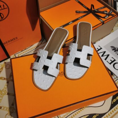 Hermès white ostrich leather handmade slippers - Image 3