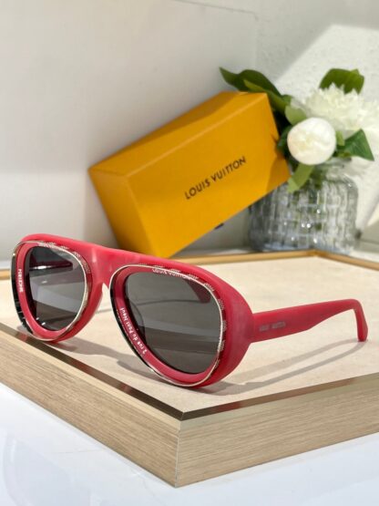 LOUIS VUITTON Fashion Sunglasses - Image 4
