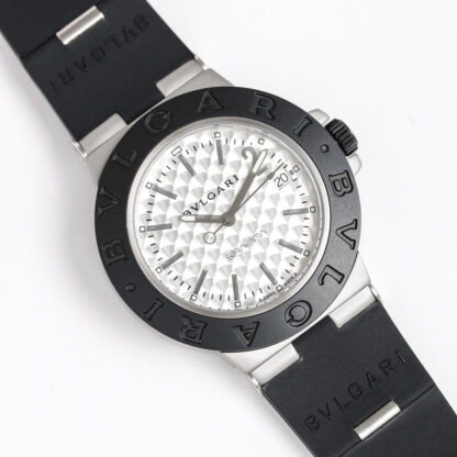 Bulgari ultra-thin three-dimensional watch - Image 3
