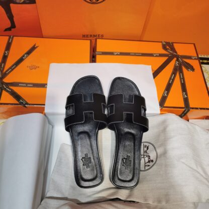Hermès black handmade slippers - Image 3