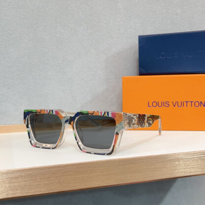 LOUIS VUITTON Fashion Sunglasses - Image 4