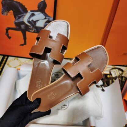 Hermès red brown plain handmade slippers - Image 3