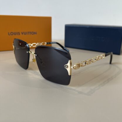 LOUIS VUITTON Fashion Sunglasses - Image 4
