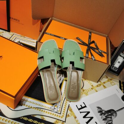 Hermès Palm Pattern Fruit Green Leather Slippers - Image 3