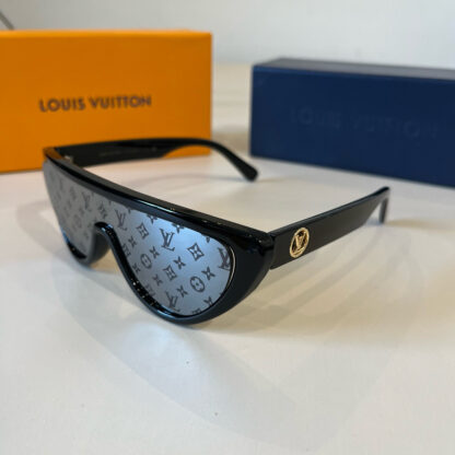 LOUIS VUITTON Fashion Sunglasses - Image 4