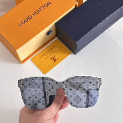 LOUIS VUITTON Fashion Sunglasses - Image 4