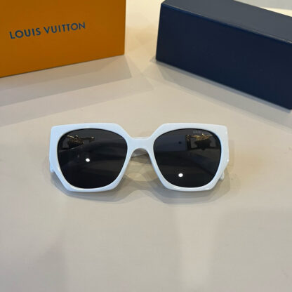 LOUIS VUITTON Fashion Sunglasses - Image 4