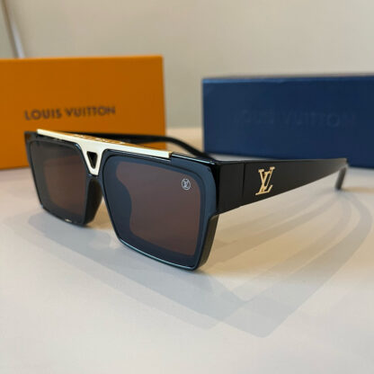 LOUIS VUITTON Fashion Sunglasses - Image 4