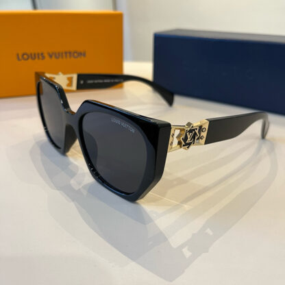 LOUIS VUITTON Fashion Sunglasses - Image 4