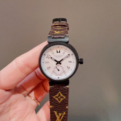 Louis Vuitton simple and elegant watch - Image 3