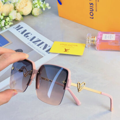 LOUIS VUITTON Fashion Sunglasses - Image 4