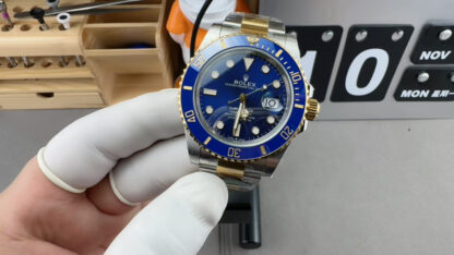 The size of the Rolex Intergold and Blue Submariner is 40mm - Image 3