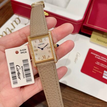 Cartier Square High-end Elegant and Refined Watch - Image 3