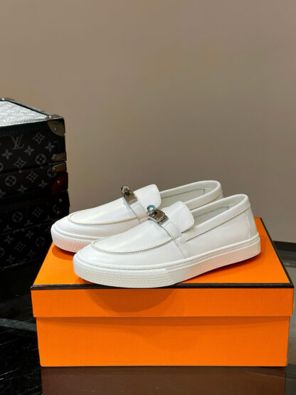 Hermès Classic Men's White Soft and Durable Loafers - Image 3