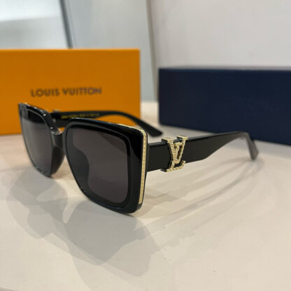 LOUIS VUITTON Fashion Sunglasses - Image 4