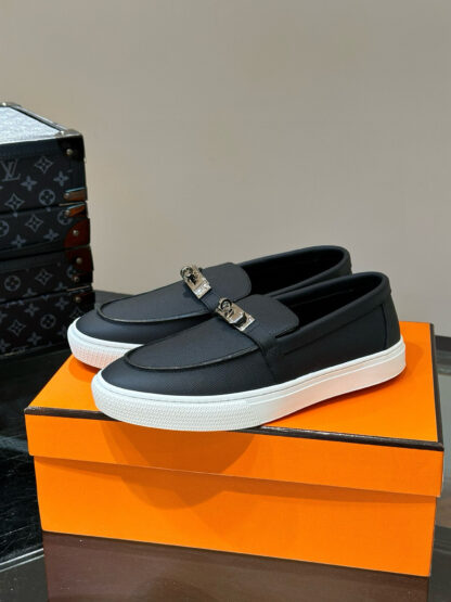 Hermès Classic Men's Black Soft and Durable Loafers - Image 3
