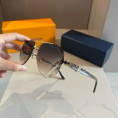 LOUIS VUITTON Fashion Sunglasses - Image 4