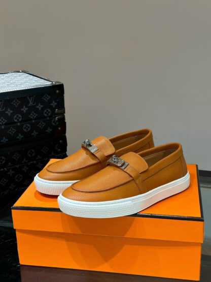 Hermès Classic Men's Orange Soft and Durable Loafers - Image 3