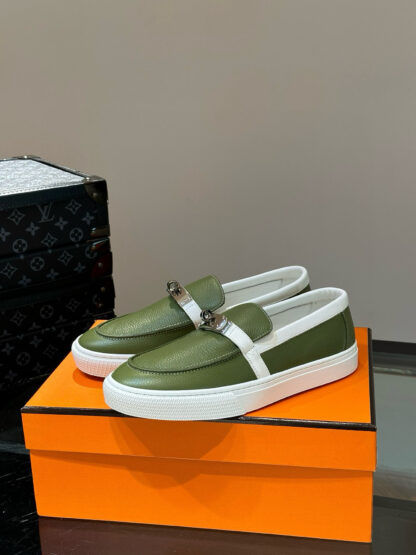 Hermès Classic Men's Green Soft and Durable Loafers - Image 3