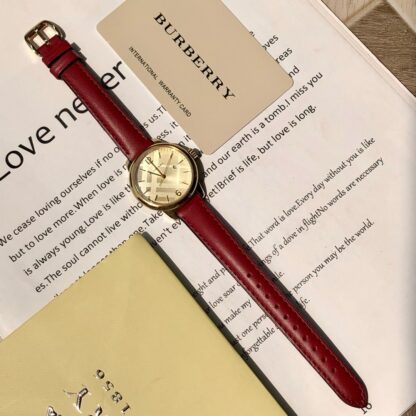 Burberry Classic Vintage Quartz Women's Watch - Image 3