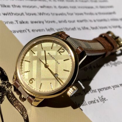 Burberry Classic Vintage Quartz Women's Watch - Image 3