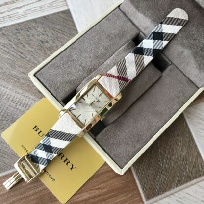 Burberry Classic Vintage Quartz Women's Watch - Image 3