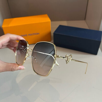 LOUIS VUITTON Fashion Sunglasses - Image 4