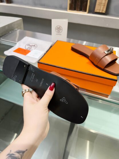 Hermès early spring new brown handmade leather slippers - Image 3
