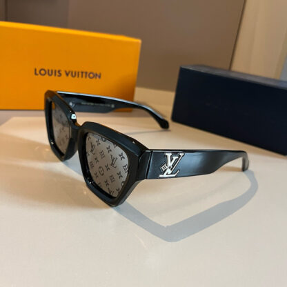 LOUIS VUITTON Fashion Sunglasses - Image 4