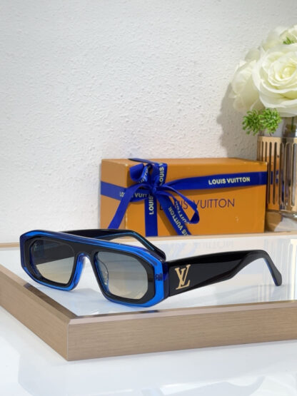 LOUIS VUITTON Fashion Sunglasses - Image 4