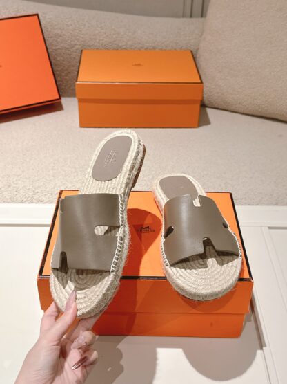 Hermes gray brown spring and summer comfortable and fashionable straw slippers - Image 3