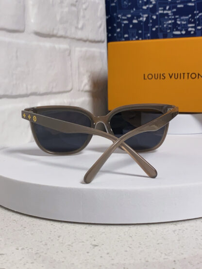 LOUIS VUITTON Fashion Sunglasses - Image 4