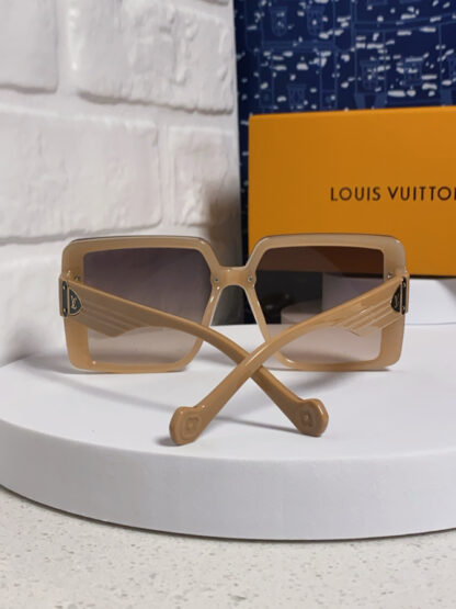 LOUIS VUITTON Fashion Sunglasses - Image 4
